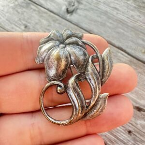 Art Nouveau Flower Pin Silver Tone Brooch Pin